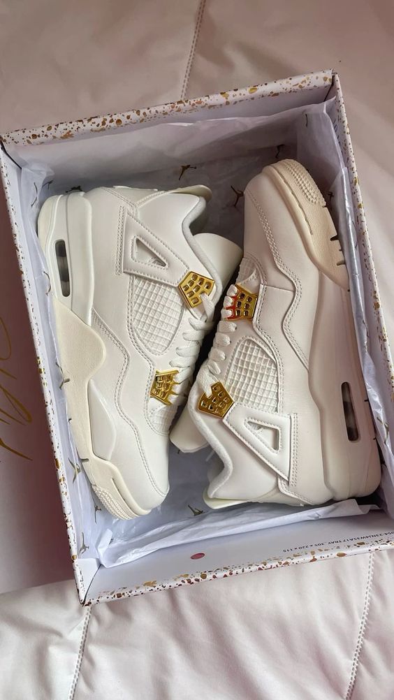 Air Jordan 4 WMNS ‘Metallic Gold’ (2024) photo review