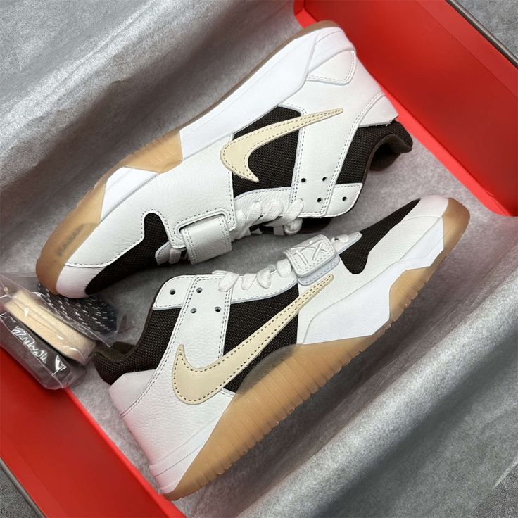 Travis Scott x Jordan Jumpman Jack Sail photo review