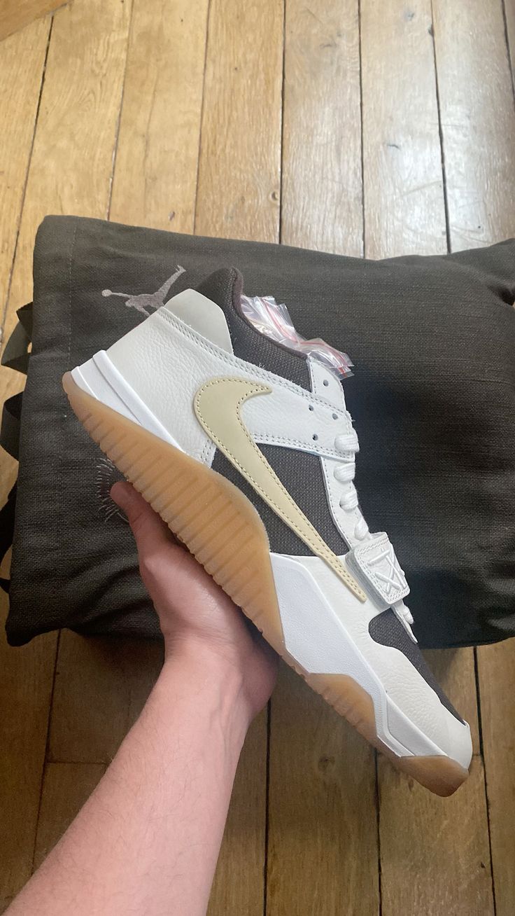 Travis Scott x Jordan Jumpman Jack Sail photo review