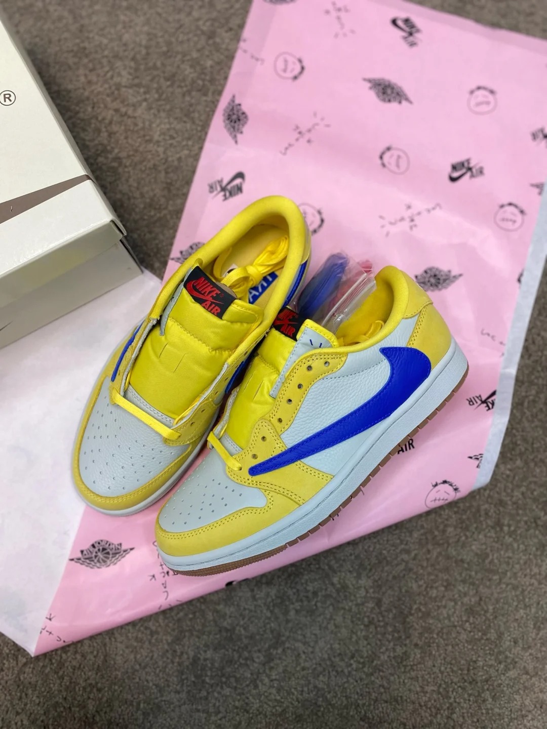 Travis Scott X Air Jordan 1 Low OG ”Canary“ photo review