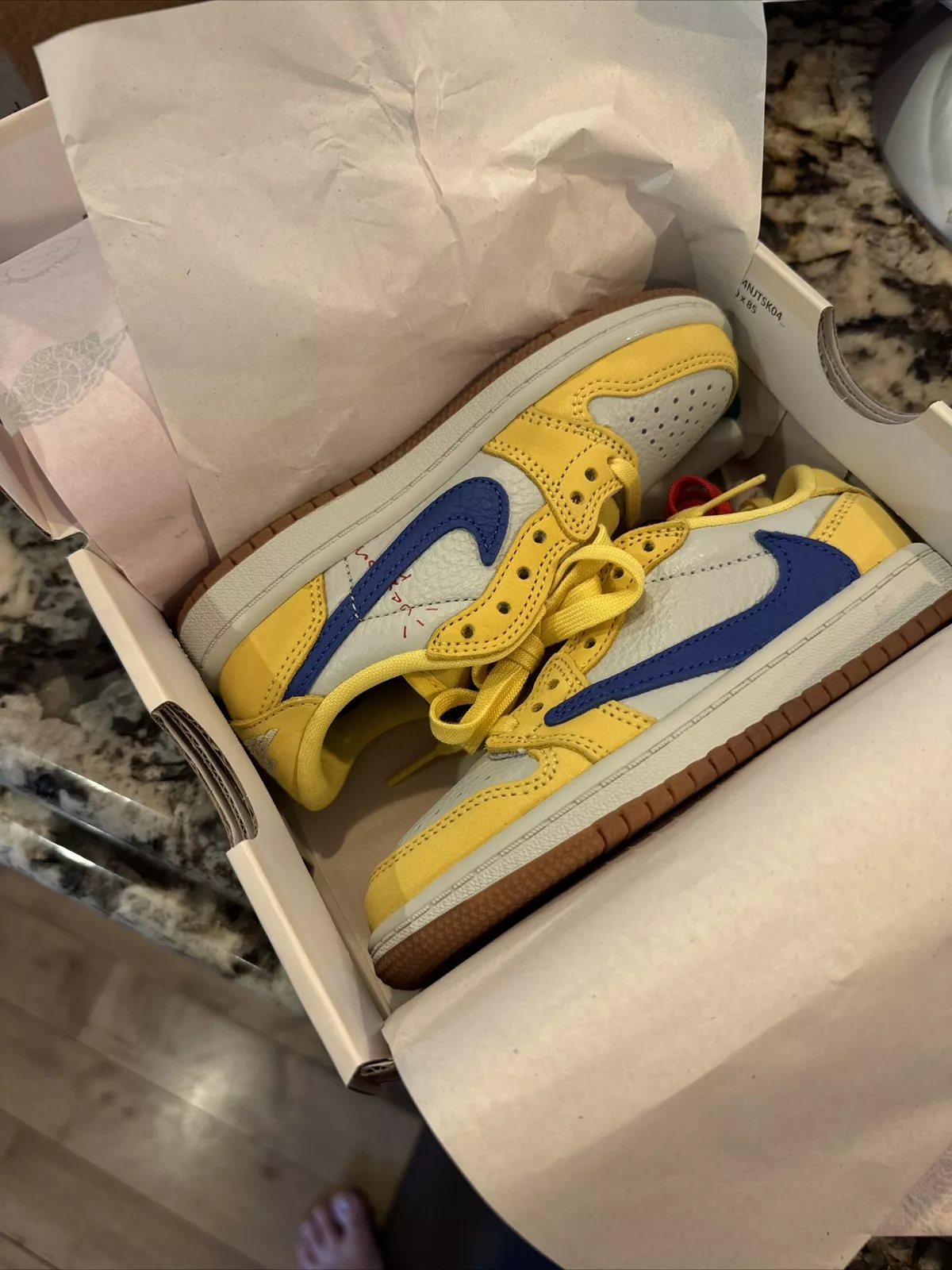 Travis Scott X Air Jordan 1 Low OG ”Canary“ photo review