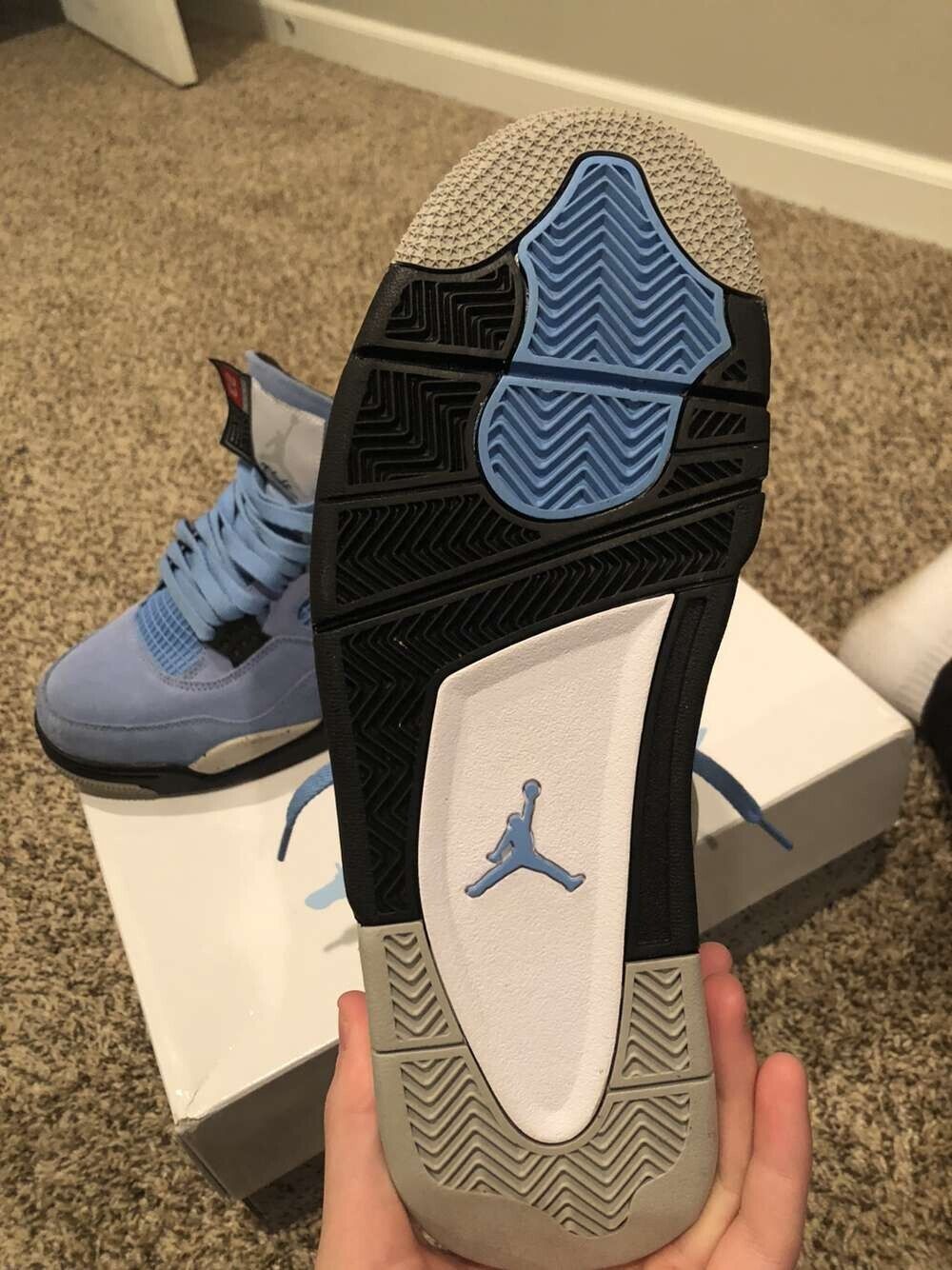 Jordan 4 Retro University Blue photo review