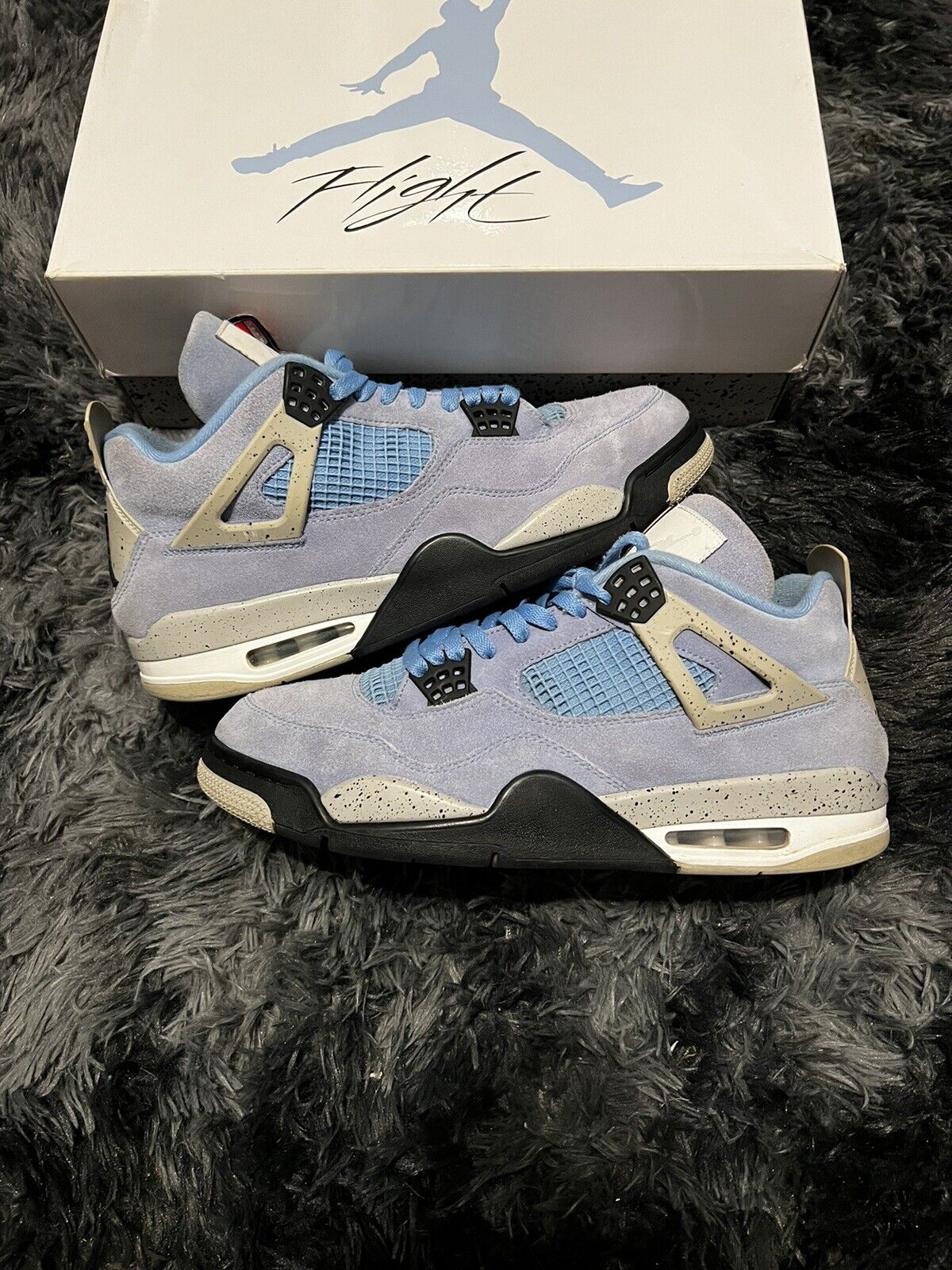 Jordan 4 Retro University Blue photo review