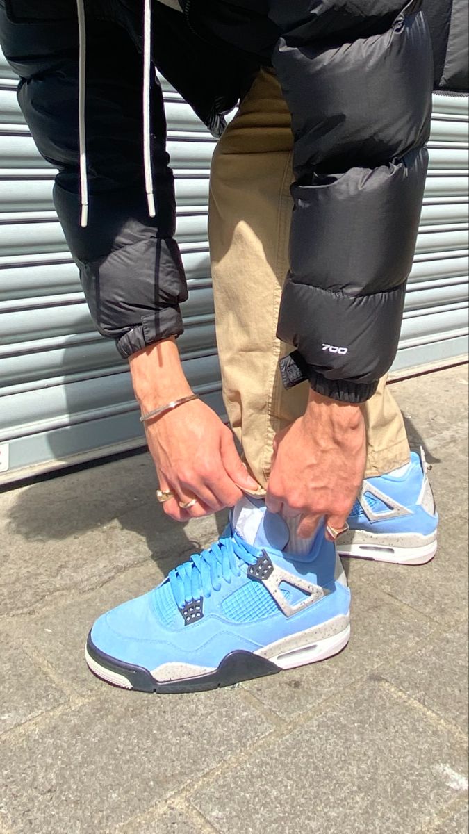 Jordan 4 Retro University Blue photo review