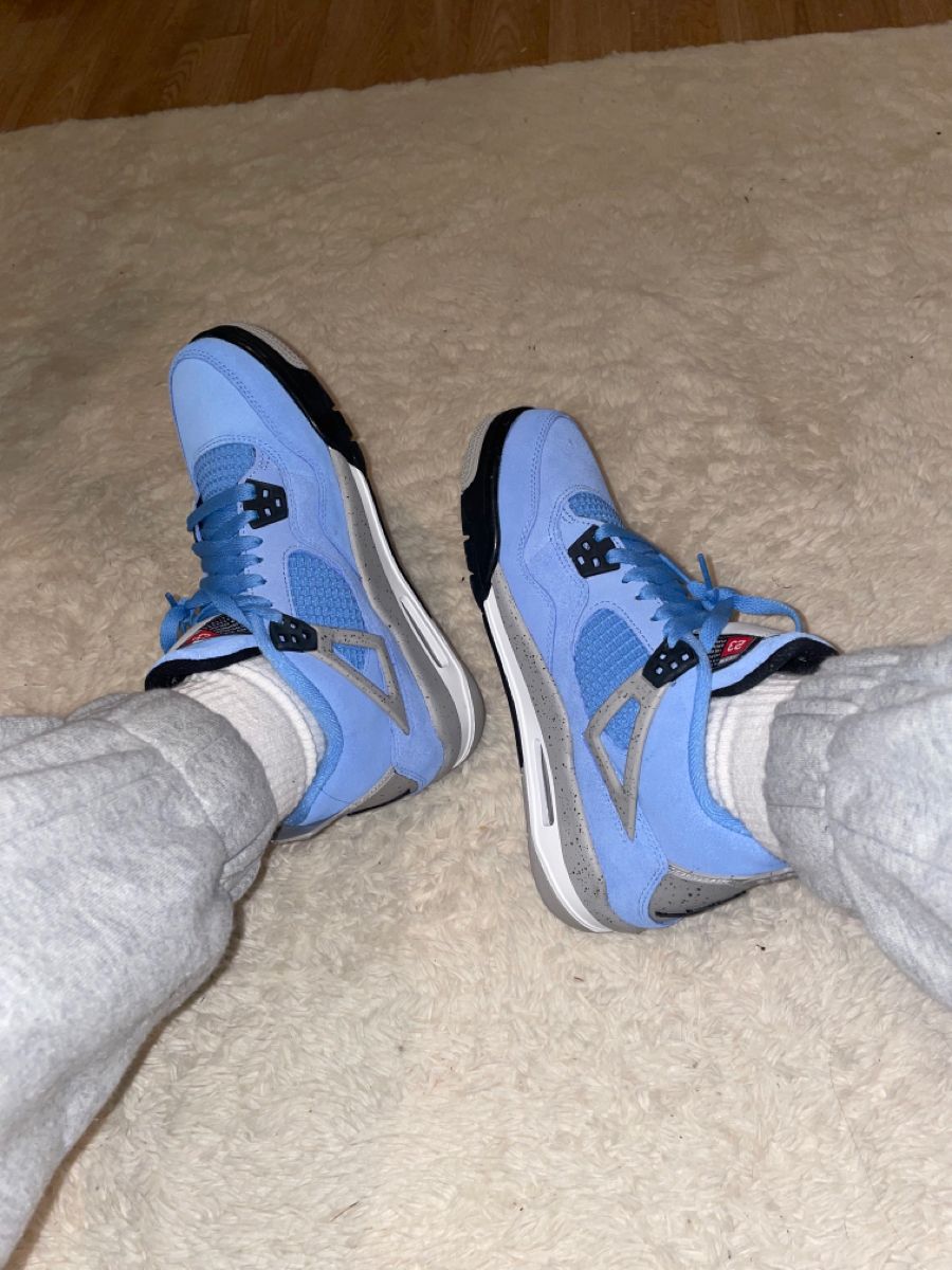 Jordan 4 Retro University Blue photo review