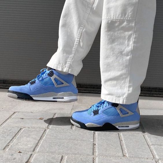 Jordan 4 Retro University Blue photo review