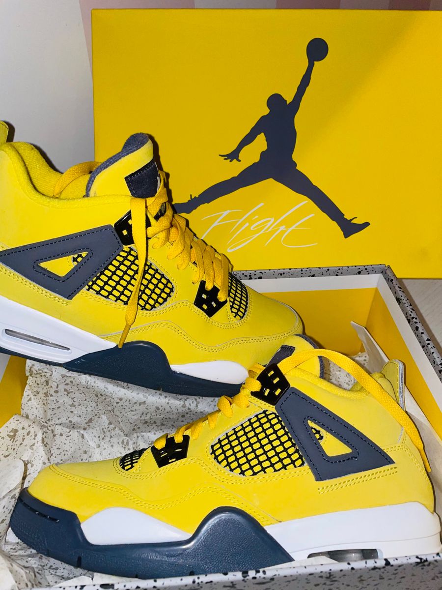 Jordan 4 Retro Lightning (2021) photo review