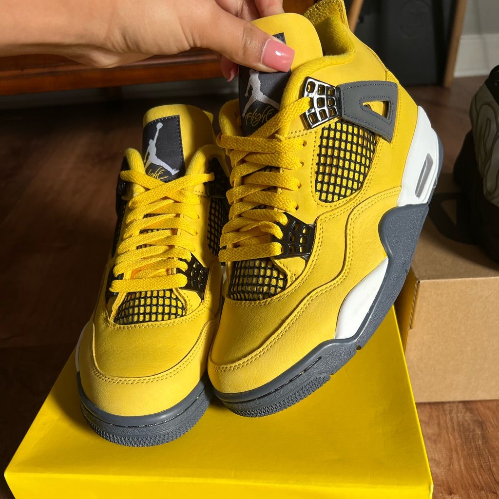 Jordan 4 Retro Lightning (2021) photo review