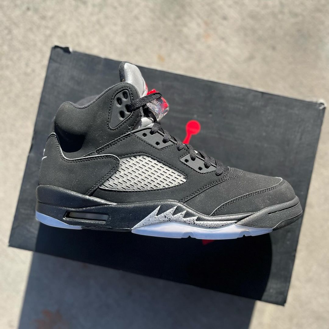 Jordan 5 Retro “Black Metallic” photo review