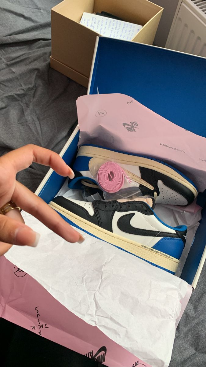 Jordan 1 Retro Low OG SP Fragment x Travis Scott photo review