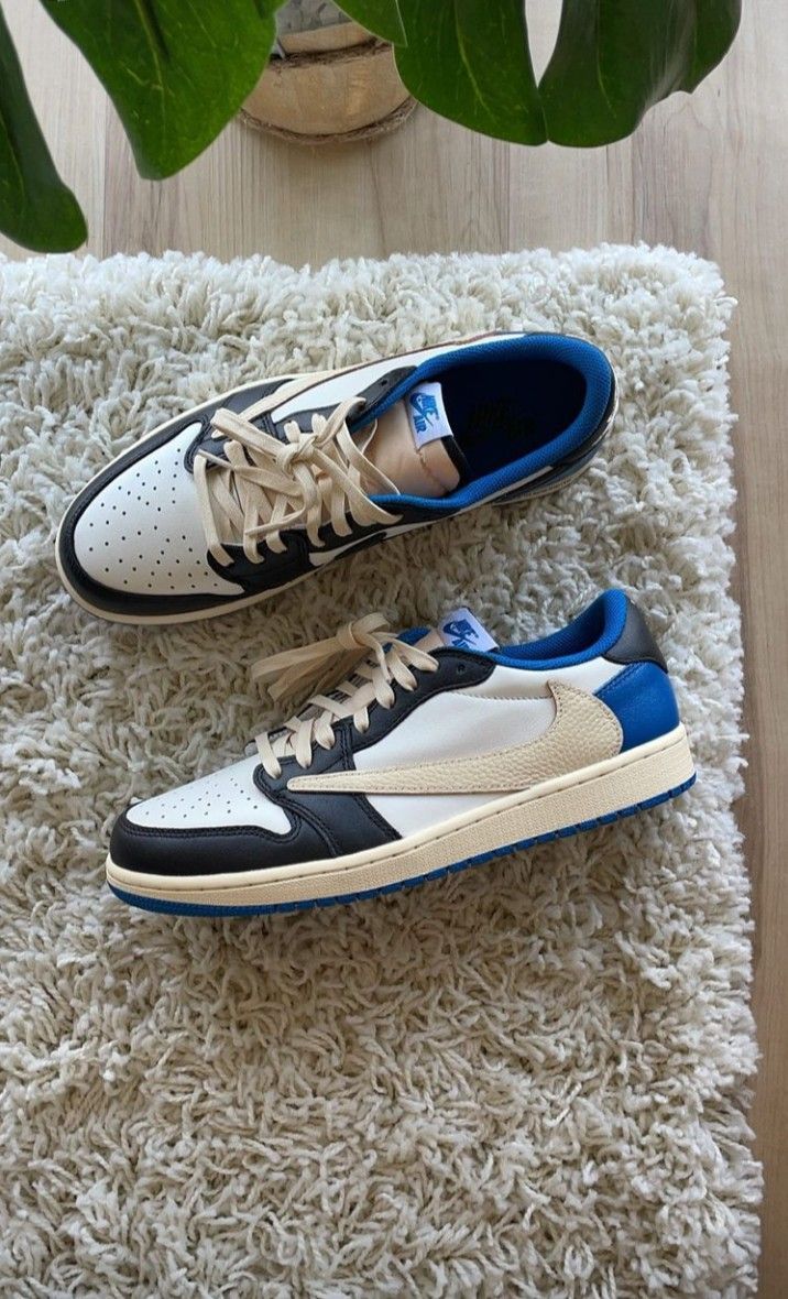 Jordan 1 Retro Low OG SP Fragment x Travis Scott photo review