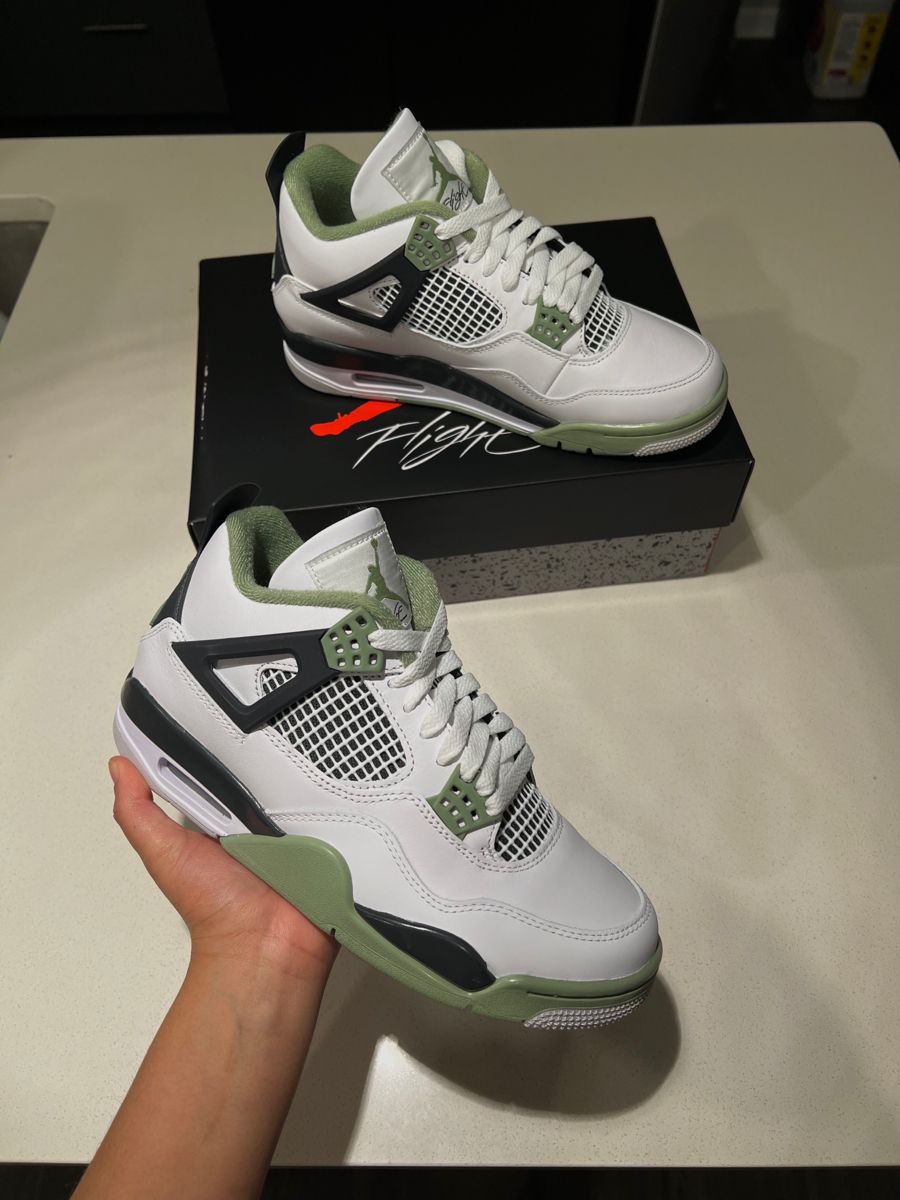 Jordan 4 Retro Seafoam photo review