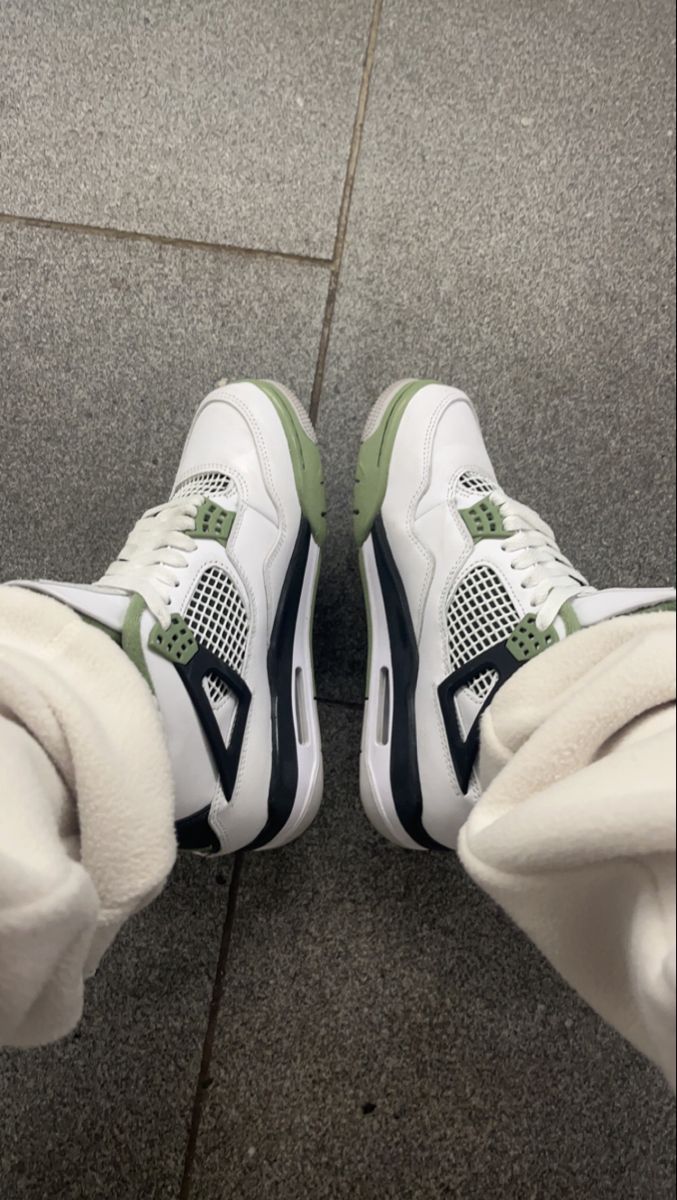 Jordan 4 Retro Seafoam photo review