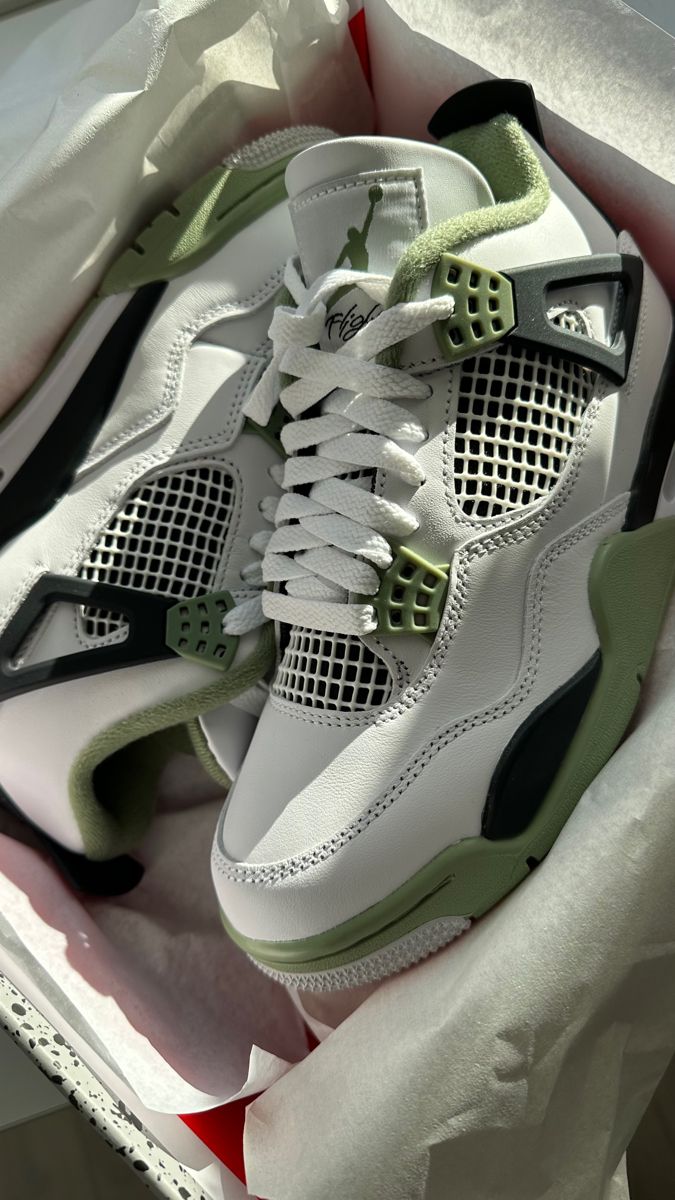 Jordan 4 Retro Seafoam photo review