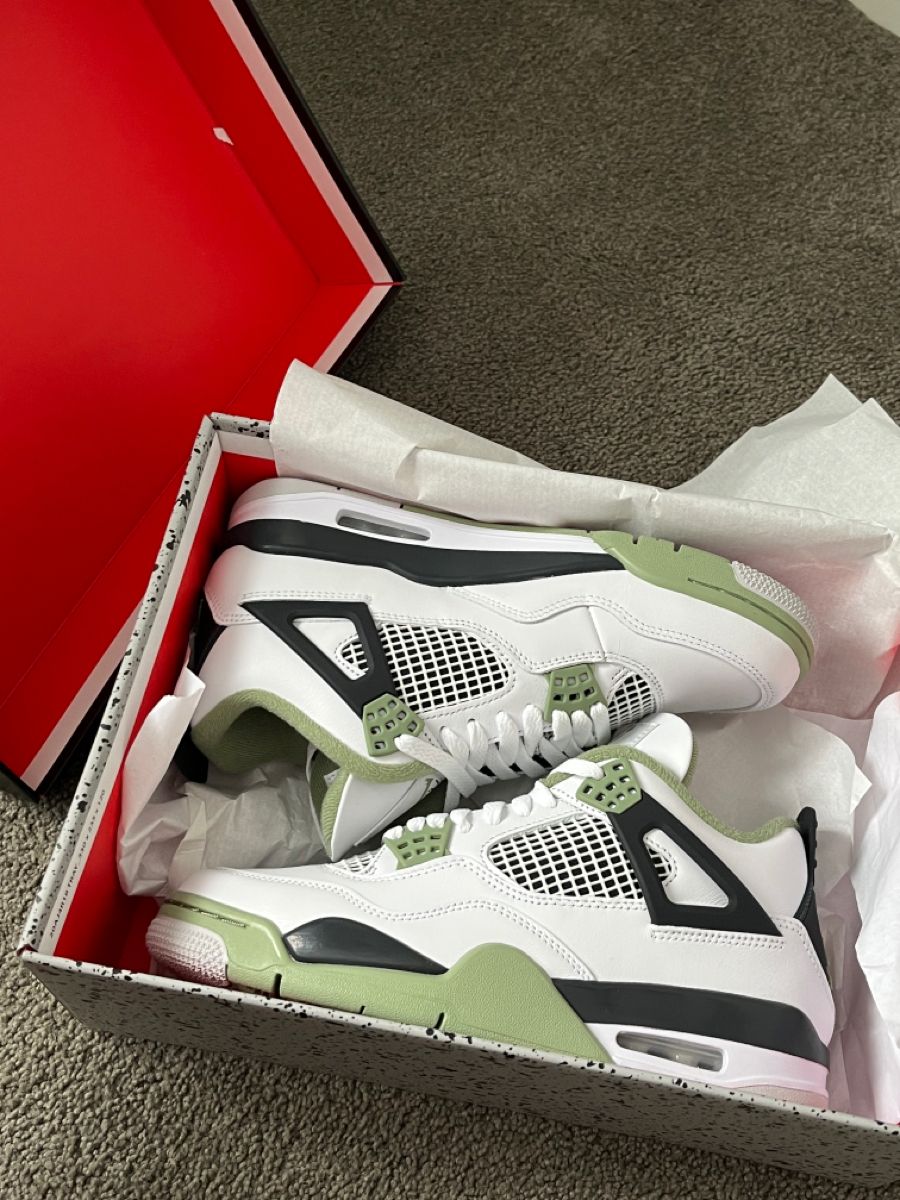 Jordan 4 Retro Seafoam photo review