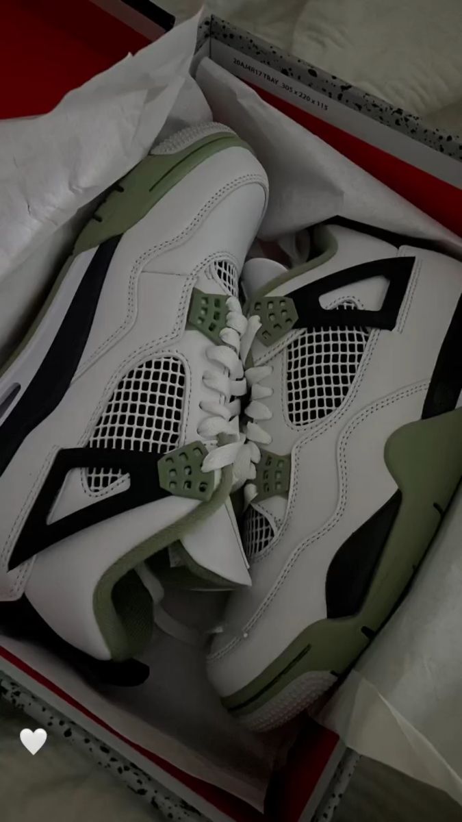 Jordan 4 Retro Seafoam photo review