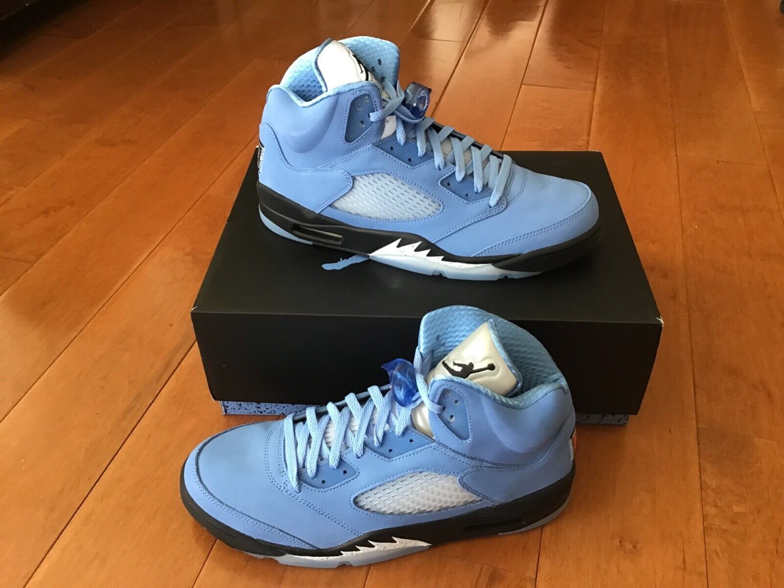 Jordan 5 University Blue photo review
