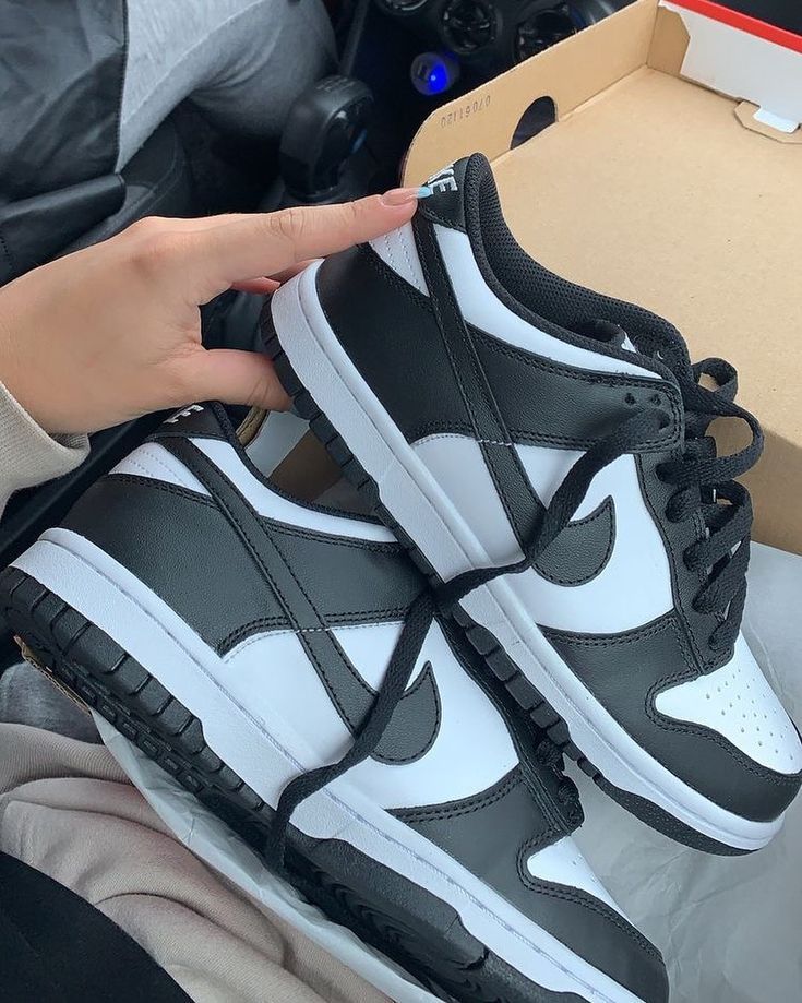 Nike Dunk Low Retro White Black photo review