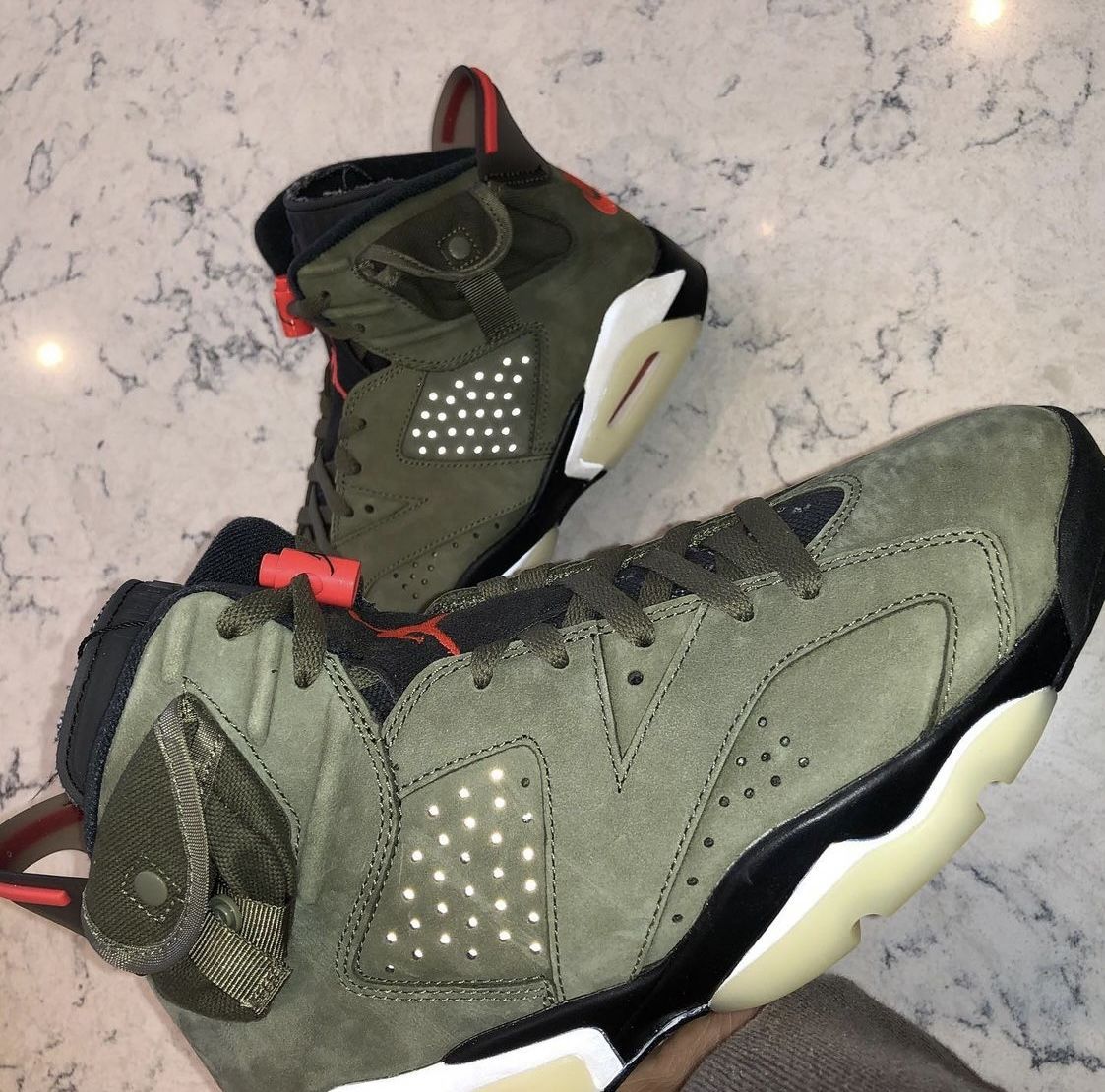 Jordan 6 Retro Travis Scott photo review