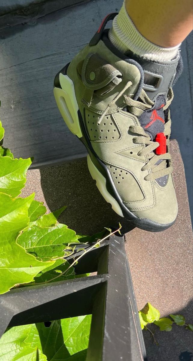 Jordan 6 Retro Travis Scott photo review