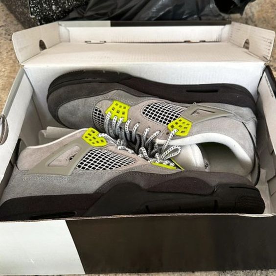 Jordan 4 Retro SE 95 Neon photo review