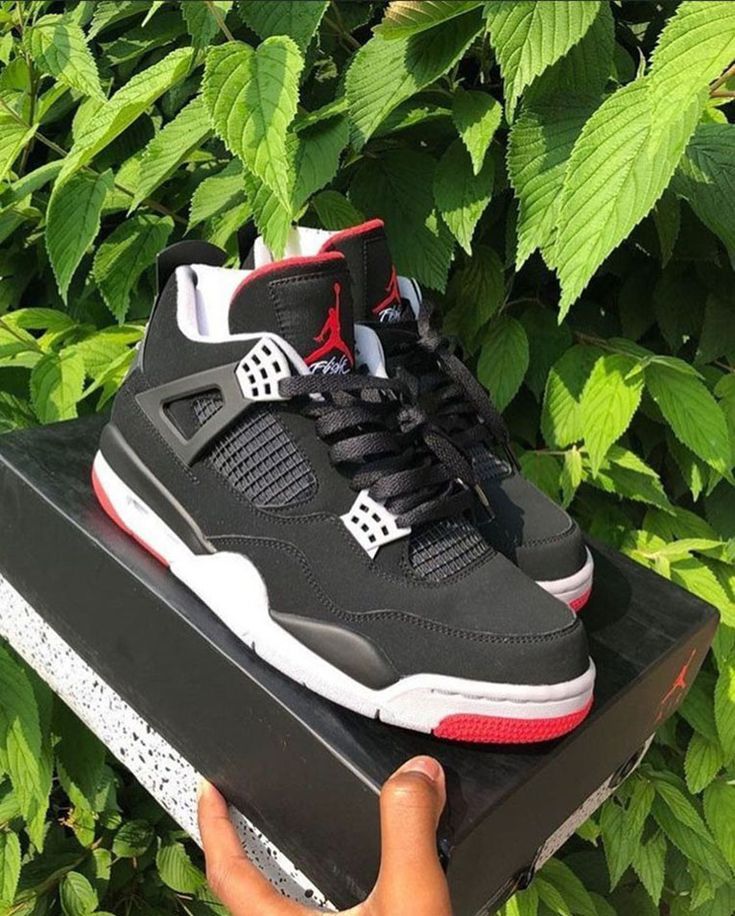 Jordan 4 Retro Bred (2019) photo review