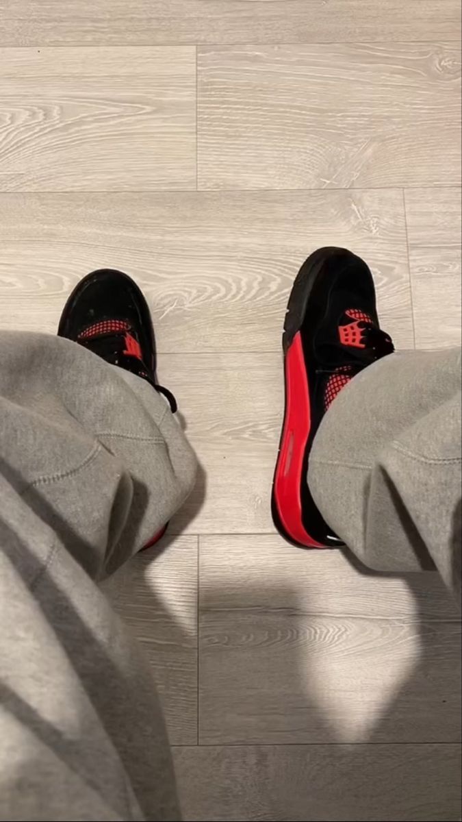 Jordan 4 Retro Red Thunder photo review