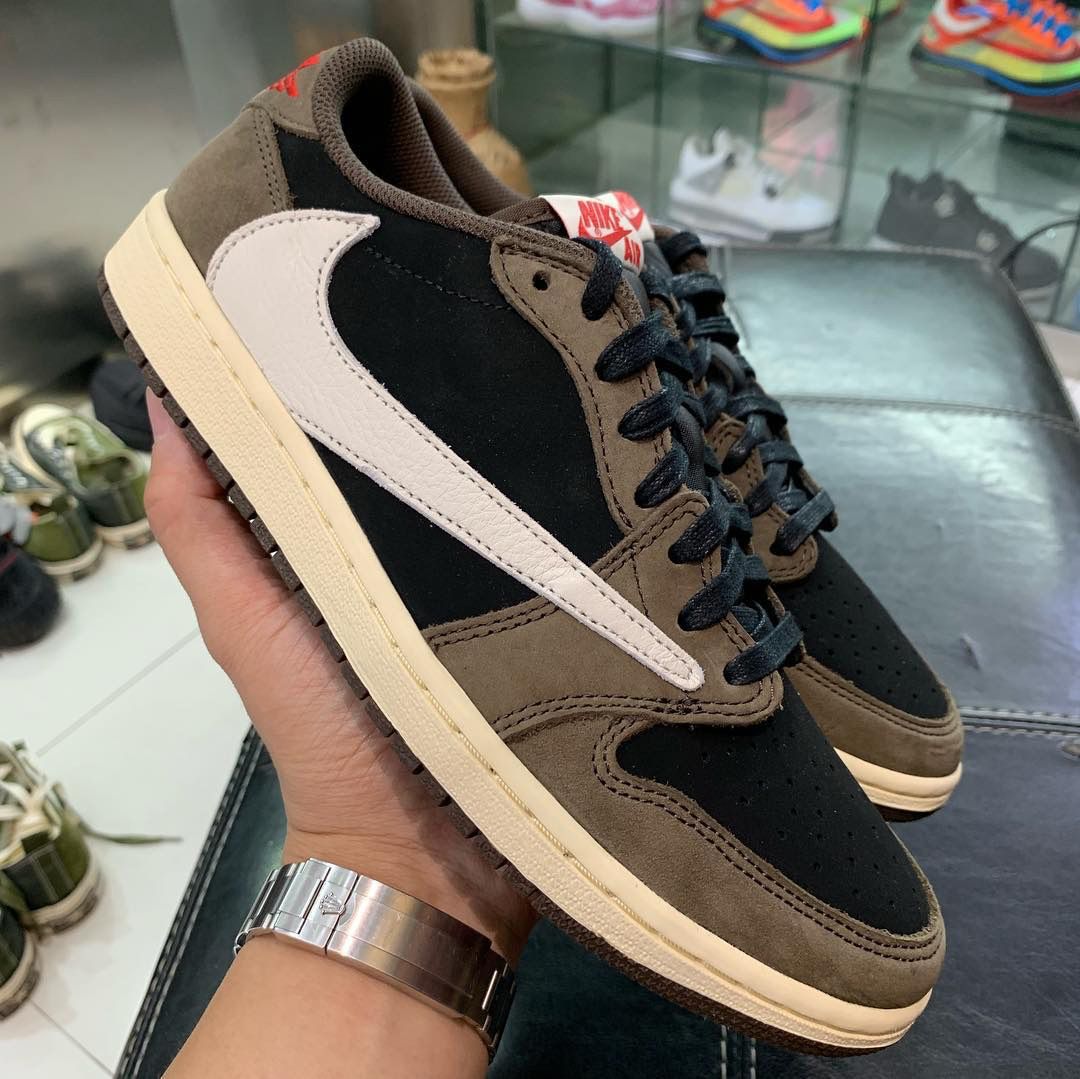 Travis Scott x Air Jordan 1 Low Mocha photo review
