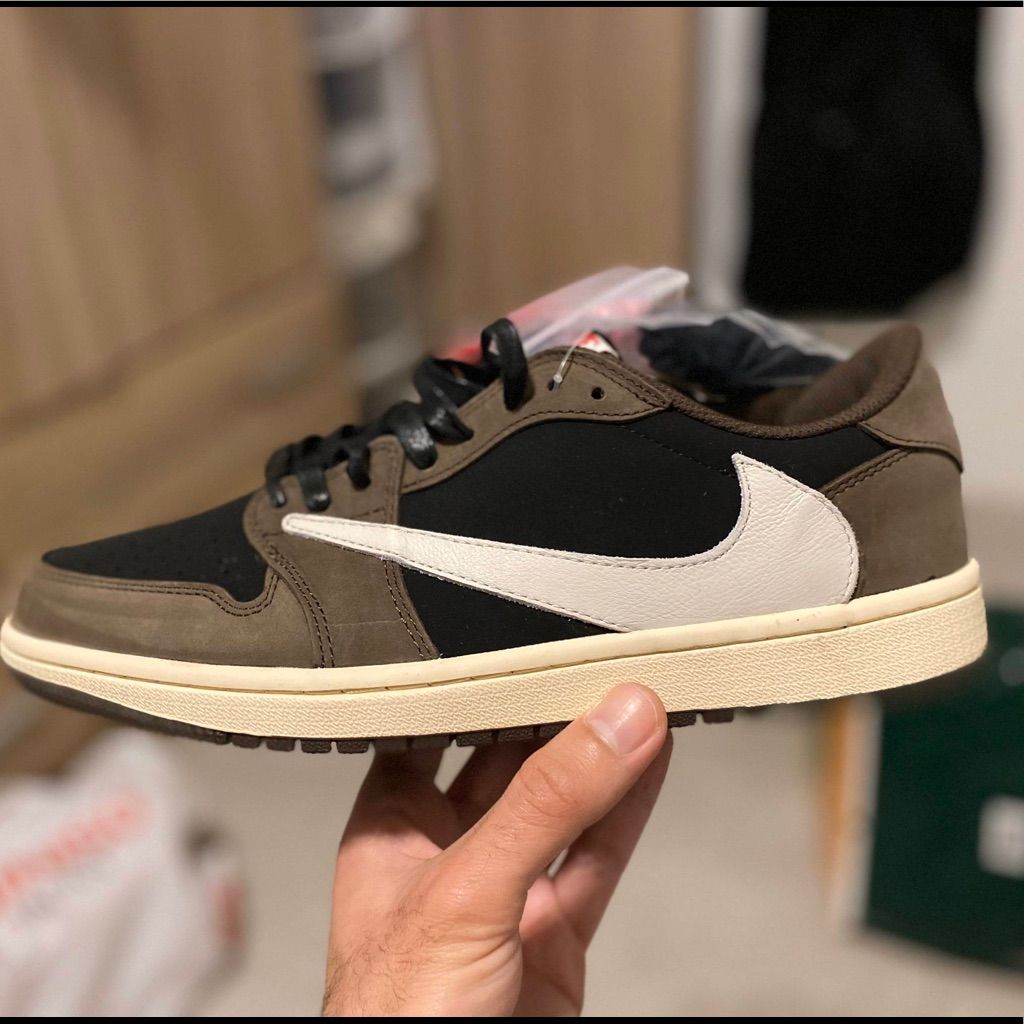 Travis Scott x Air Jordan 1 Low Mocha photo review
