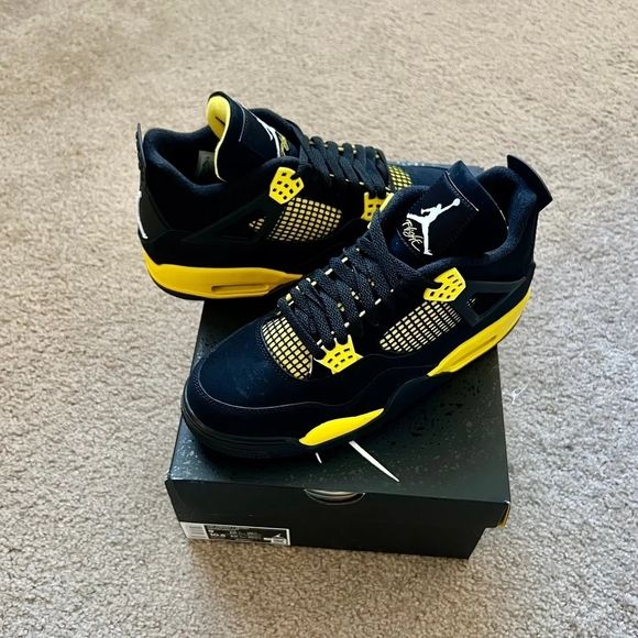 Jordan 4 Thunder photo review