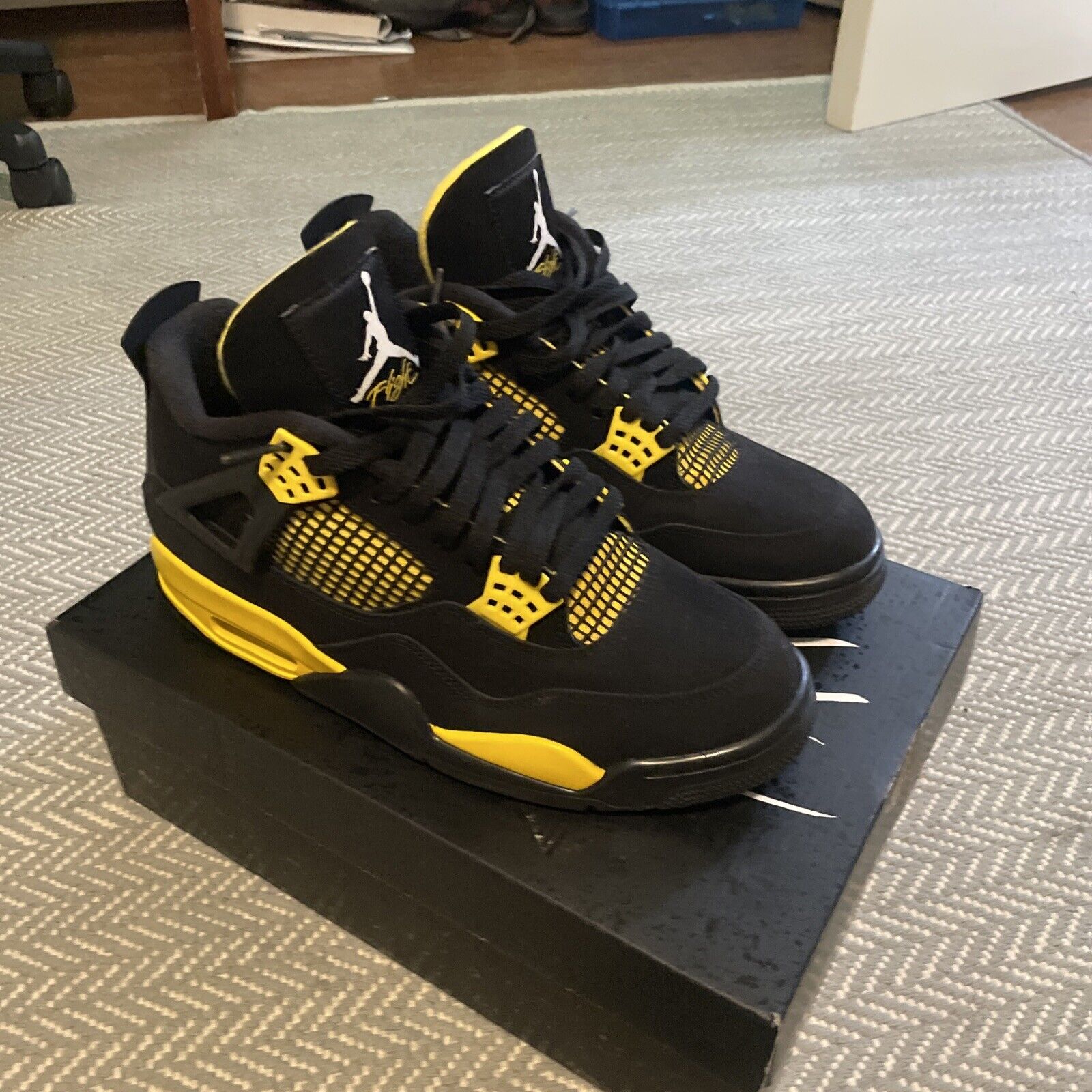 Jordan 4 Thunder photo review