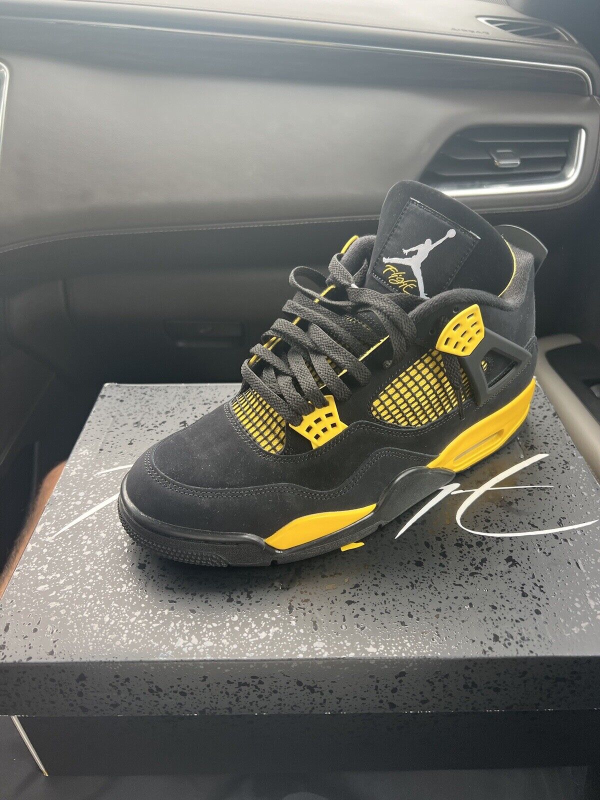 Jordan 4 Thunder photo review