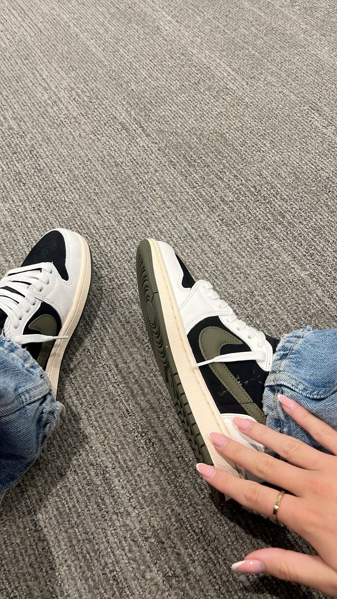 Travis Scott x Air Jordan 1 Low “Olive” photo review