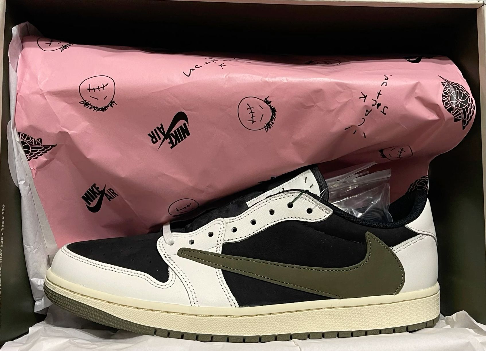 Travis Scott x Air Jordan 1 Low “Olive” photo review